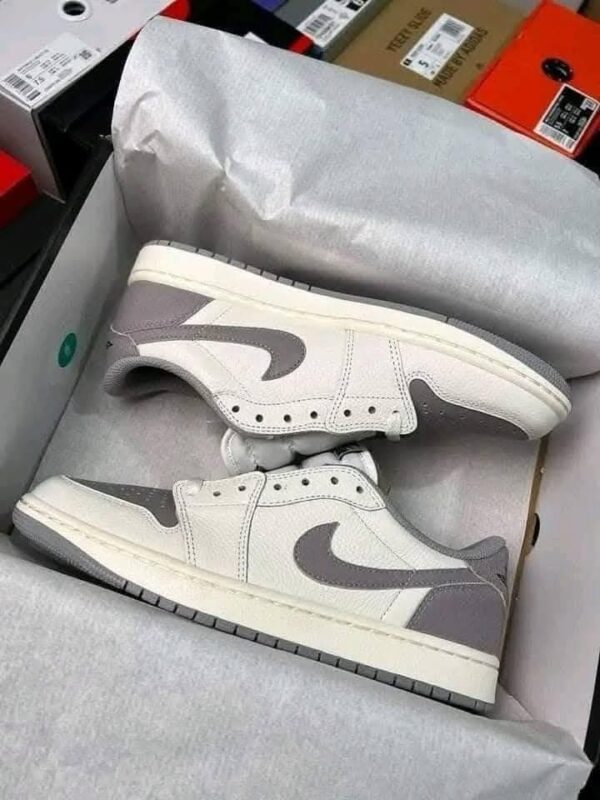 Branded shoes - Image 4