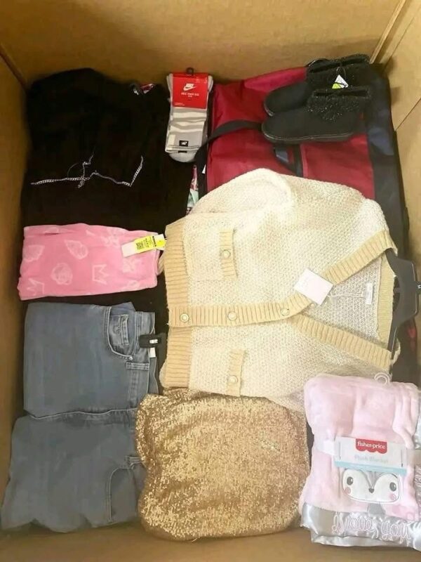 Mixed clothes and shoes - Image 3