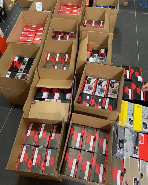 Mix pallets of Nike, Jordan,sneakers and dunks shoes