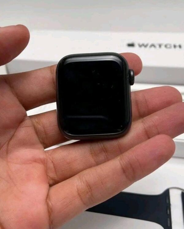 Apple Watch - Image 4