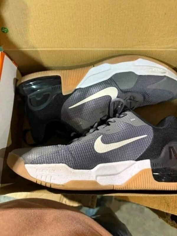 Nike shoes - Image 11