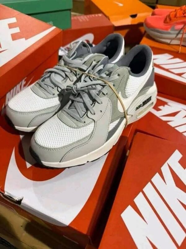 Nike shoes - Image 9
