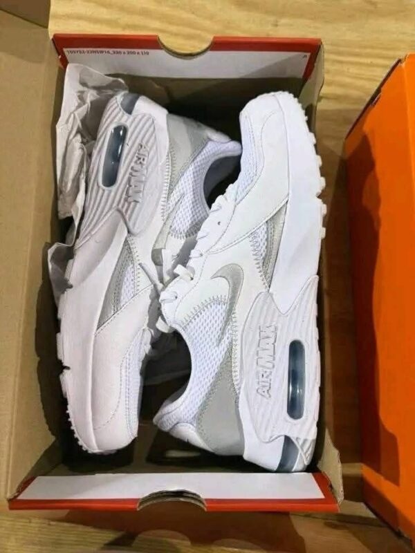 Nike shoes - Image 7