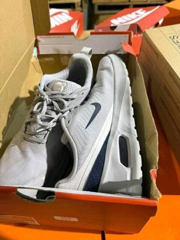 Nike shoes - Image 5