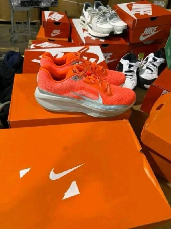 Nike shoes - Image 3