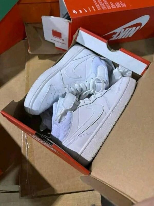 Nike shoes - Image 2