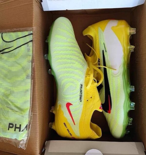 Soccers cleat - Image 7