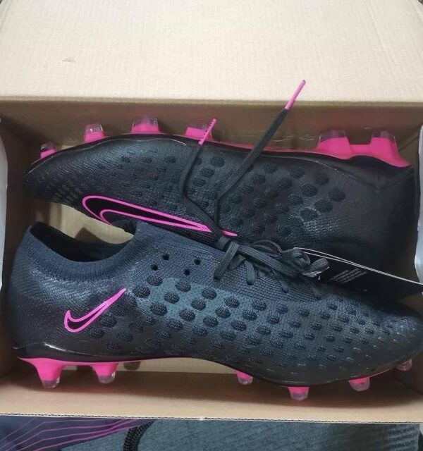 Soccers cleat - Image 3