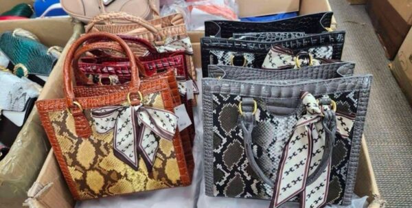 Female handbags - Image 3