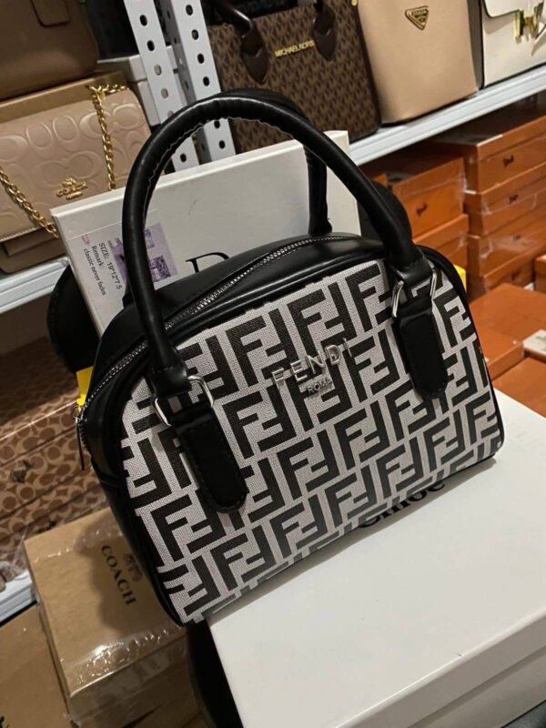 Female hand bag - Image 13