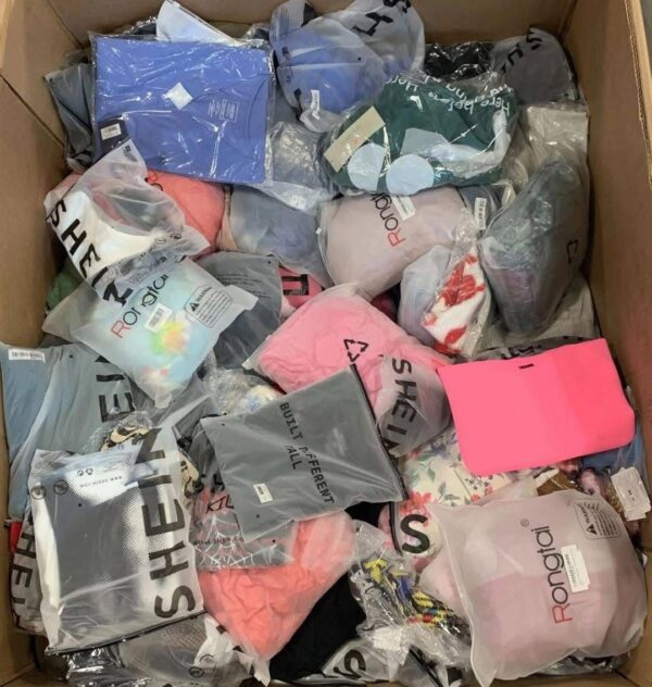Assorted clothes - Image 4