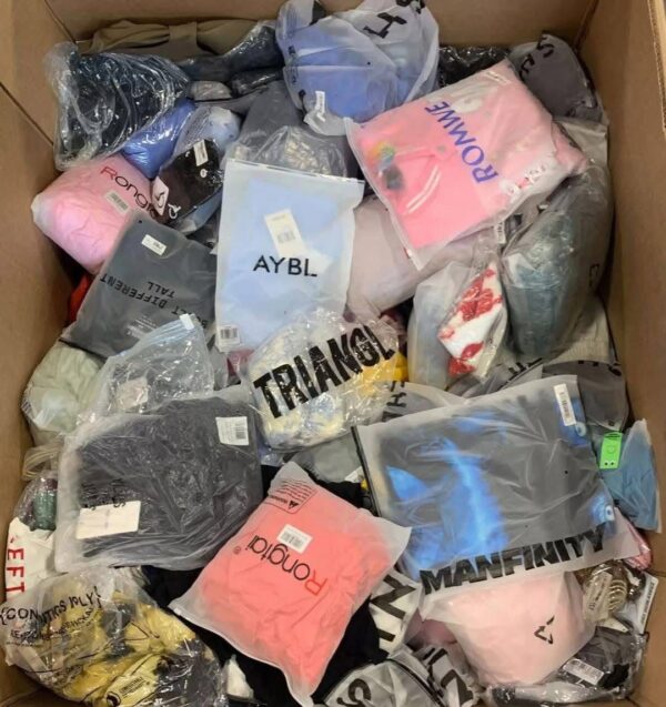 Assorted clothes - Image 2
