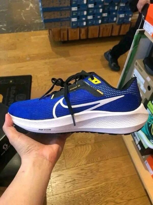 Sport shoes